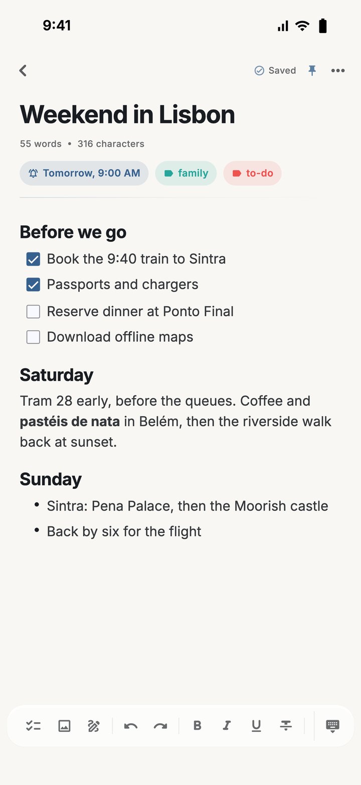 A Nota note titled Weekend in Lisbon with headings, a checklist and a bulleted list